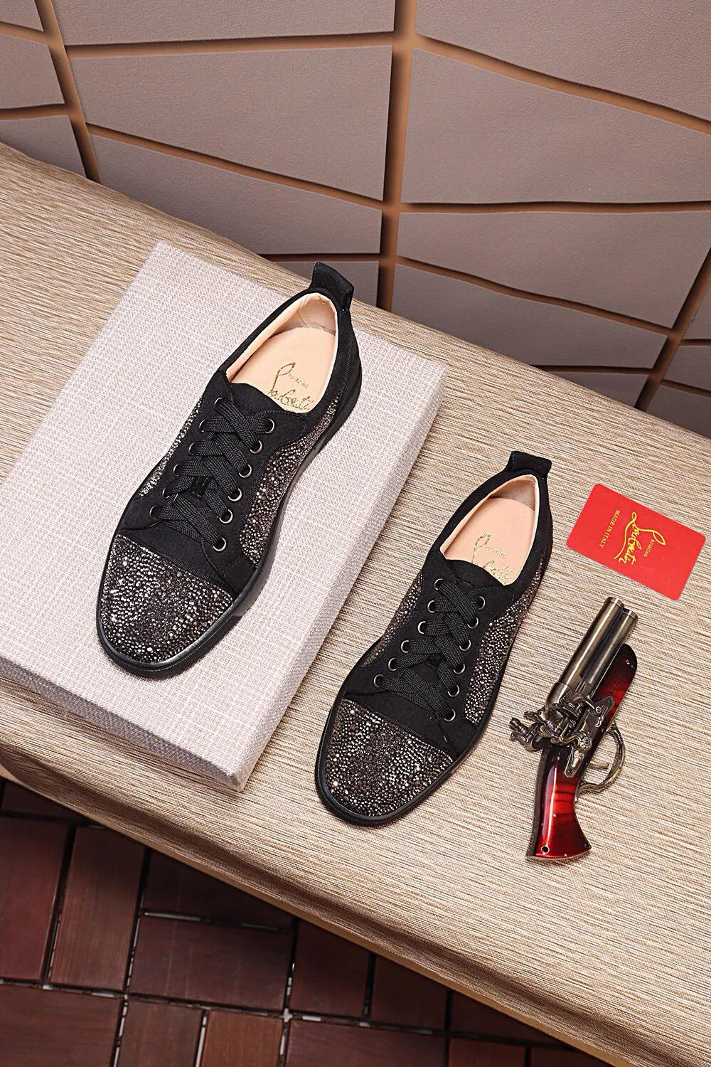 Men's shoes 💰: 460💰christian louboutin (CL red sole shoes) counter hot diamond series, casual sneakers for couples 📢 📢 📢 Exclusive hot style release🎈🎈💪Movable latex feet👻Finished outsole line [Proud]😝Female 35-40# Male 38#-46, global supply😝 [Top version]: Original imported cowhide frosted upper, top original leather lining, original molded TPU outsole, original 1:1 detail processing, original shoe last.